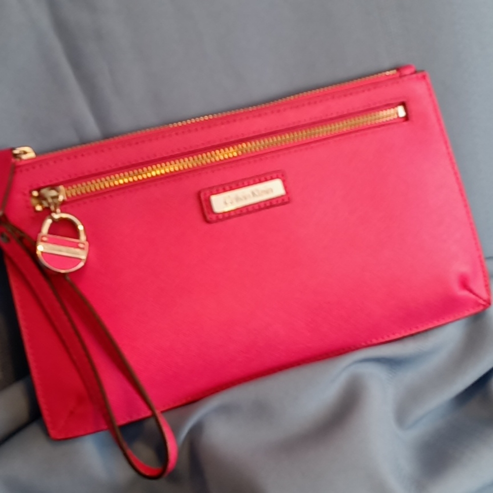 CALVIN KLEIN WRISTLET BAG
